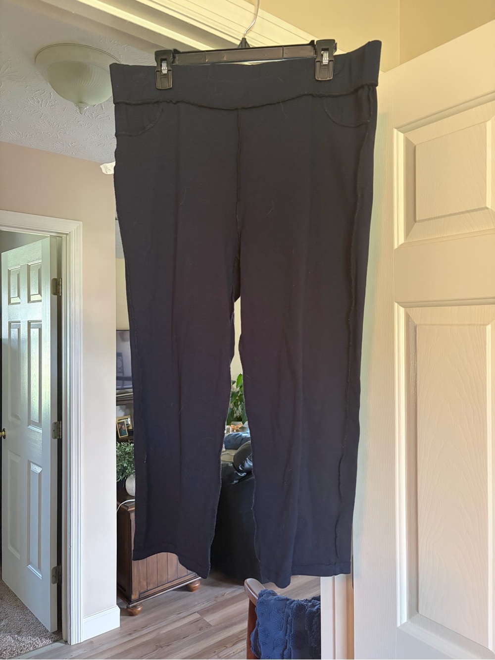 Women's Navy Pull-On Cropped Knit Pants